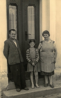 Helga Bláhová with parents