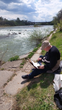 Viacheslav Babak draws by the Bystrytsia River (Ivano-Frankivsk region), 2022