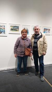 Viacheslav Babak with his wife at the exhibition Tymchasovo (Temporarily). Asortymentna Kimnata gallery, Ivano-Frankivsk, 2023.