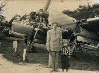 Viacheslav Babak with his father at the exhibition of captured German airplanes in Kyiv, 1950