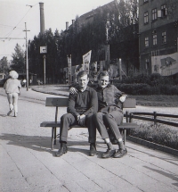 Vlevo Miroslav Čížek, zabit v srpnu 1968 v Liberci, sloužil vojenskou službu na Pohodlí