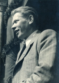 Josef Smrkovský kdesi na tribuně (bez data, patrně 1945–48)
